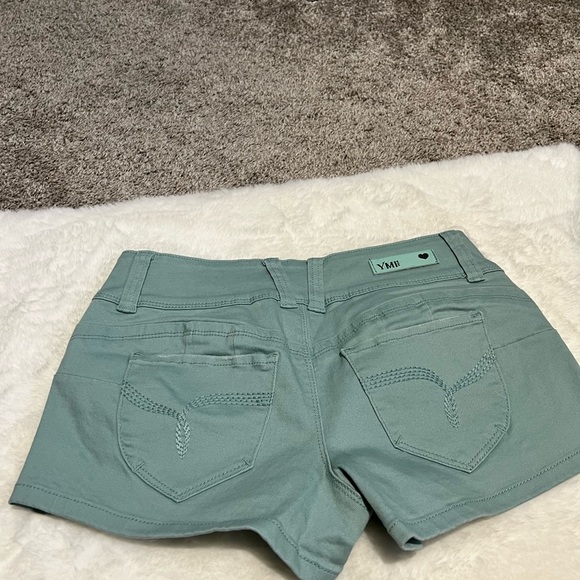 YMI SHORTS SZ SMALL - Picture 4 of 7